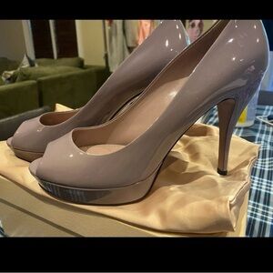 🔥Authentique GUCCI nude patent peep toe 🔥